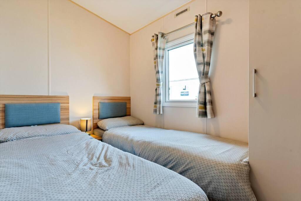 Tattershall Lakes: Sally'S Superior Stay Екстериор снимка