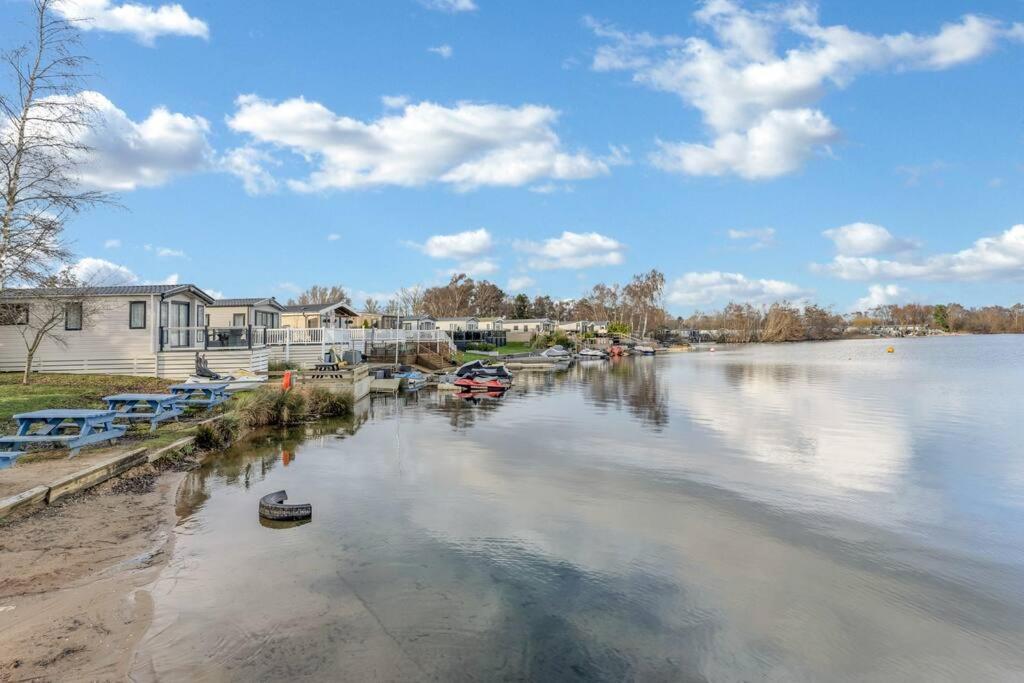 Tattershall Lakes: Sally'S Superior Stay Екстериор снимка