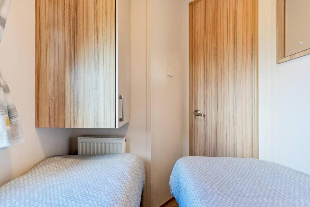 Tattershall Lakes: Sally'S Superior Stay Екстериор снимка