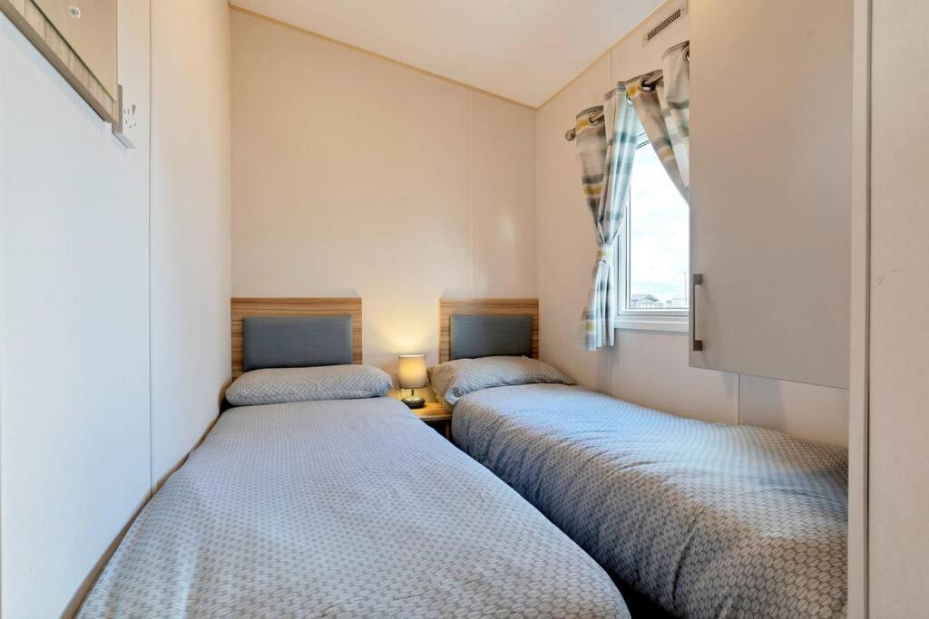 Tattershall Lakes: Sally'S Superior Stay Екстериор снимка