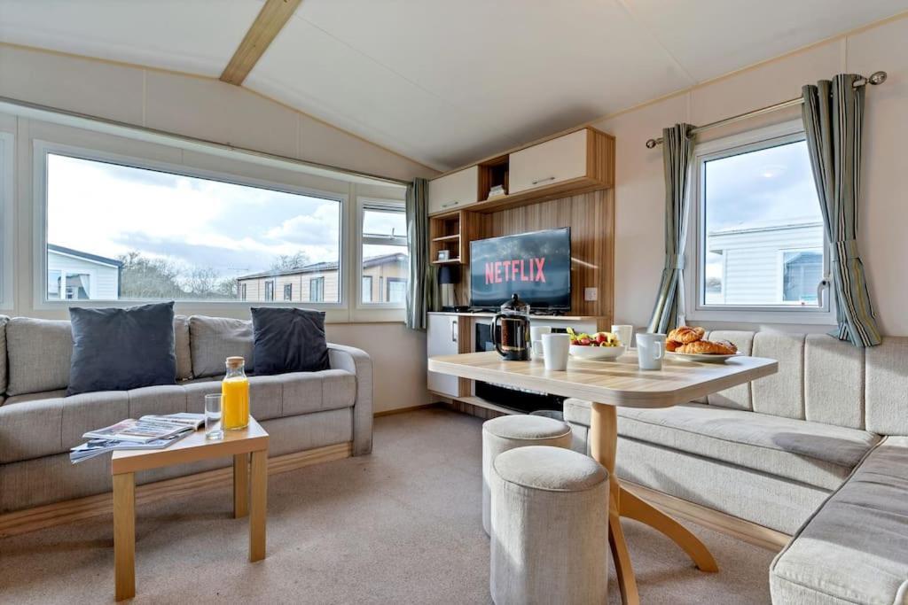 Tattershall Lakes: Sally'S Superior Stay Екстериор снимка