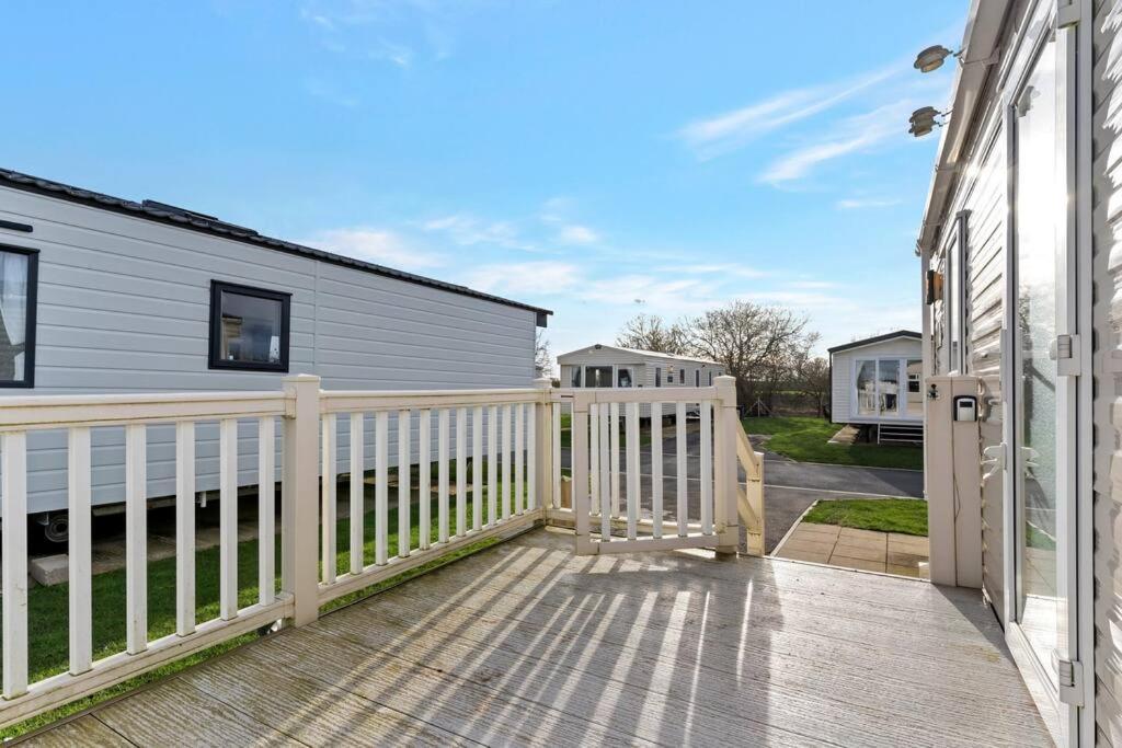 Tattershall Lakes: Sally'S Superior Stay Екстериор снимка