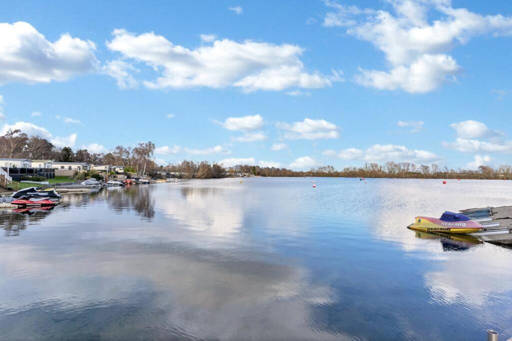 Tattershall Lakes: Sally'S Superior Stay Екстериор снимка